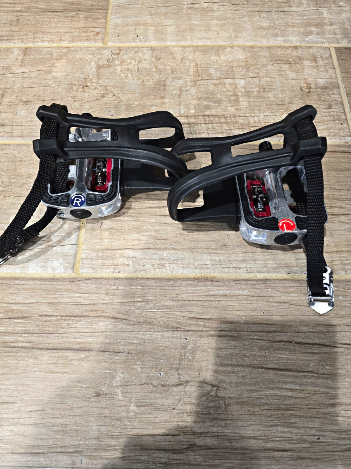 JD-304 Clipless Platform Left & Right Bicycle Pedals w/ Toe Straps, 9/16in,