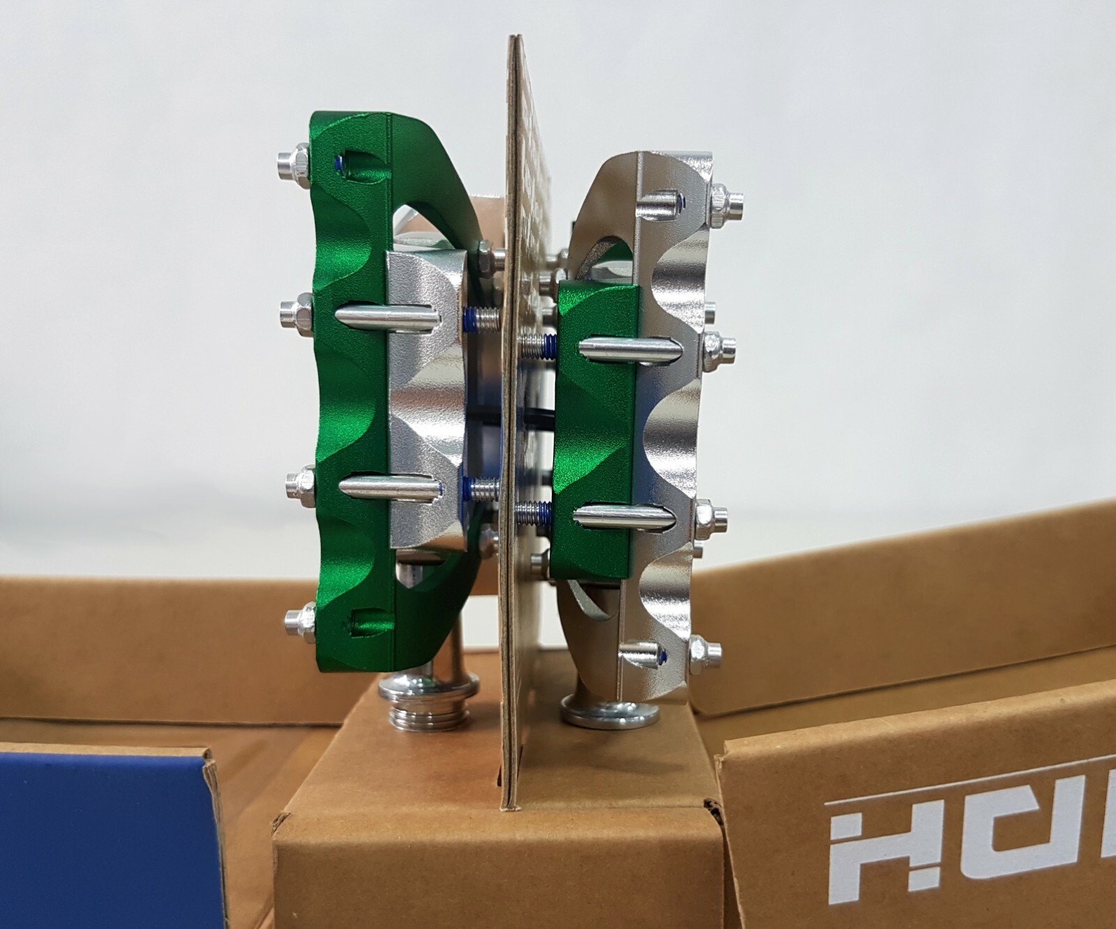 MDH Change – Small Area PVB03 275g 92x75x30mm Bicycle Pedal Silver Green