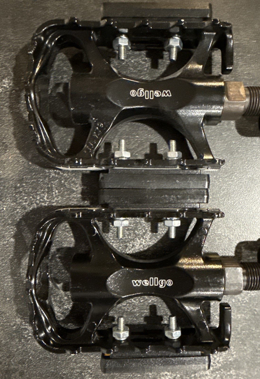 2 Pairs Wellgo Bicycle Bear-trap Pedals w/Reflectors New Takeoffs