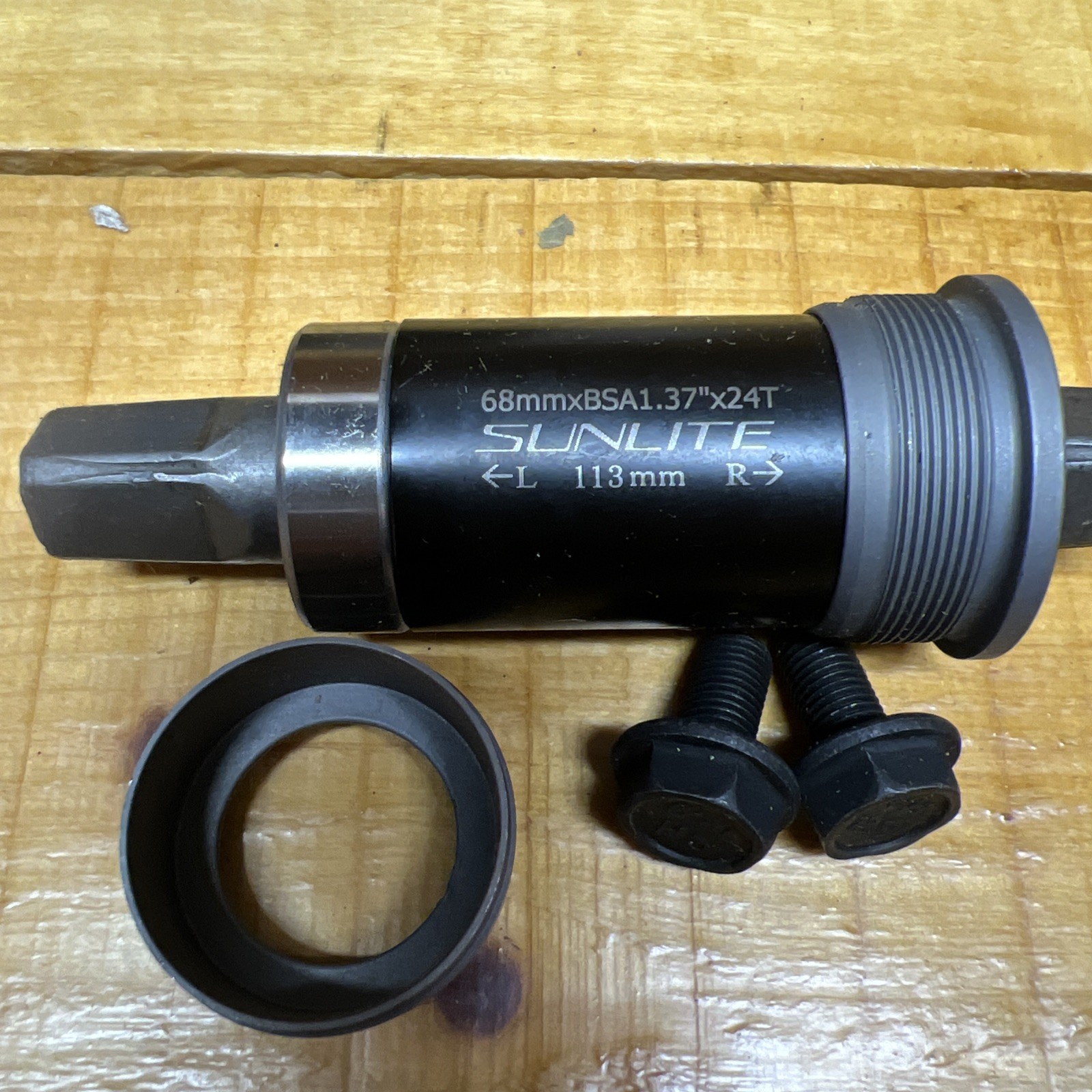 Sunlite SL-26 Square Taper JIS (68×113.5mm) Sealed Bearings Bottom Bracket