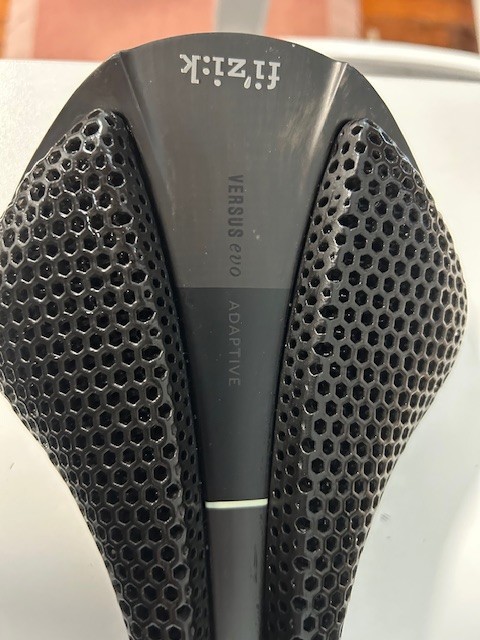 FIZIK ANTARES VERSUS EVO 00 ADAPTIVE Saddle 139mm Black w/box – 168grams