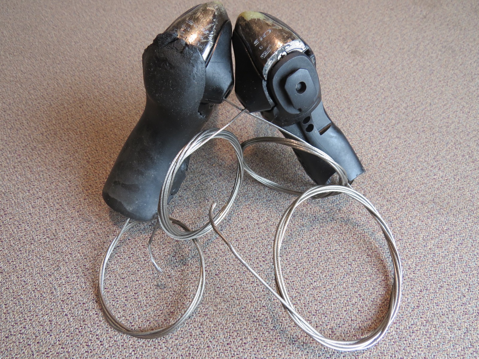 An Excellent- And Ugly – 3×10-Spd Shimano Sora Shifting Brake Lever Set + Cables