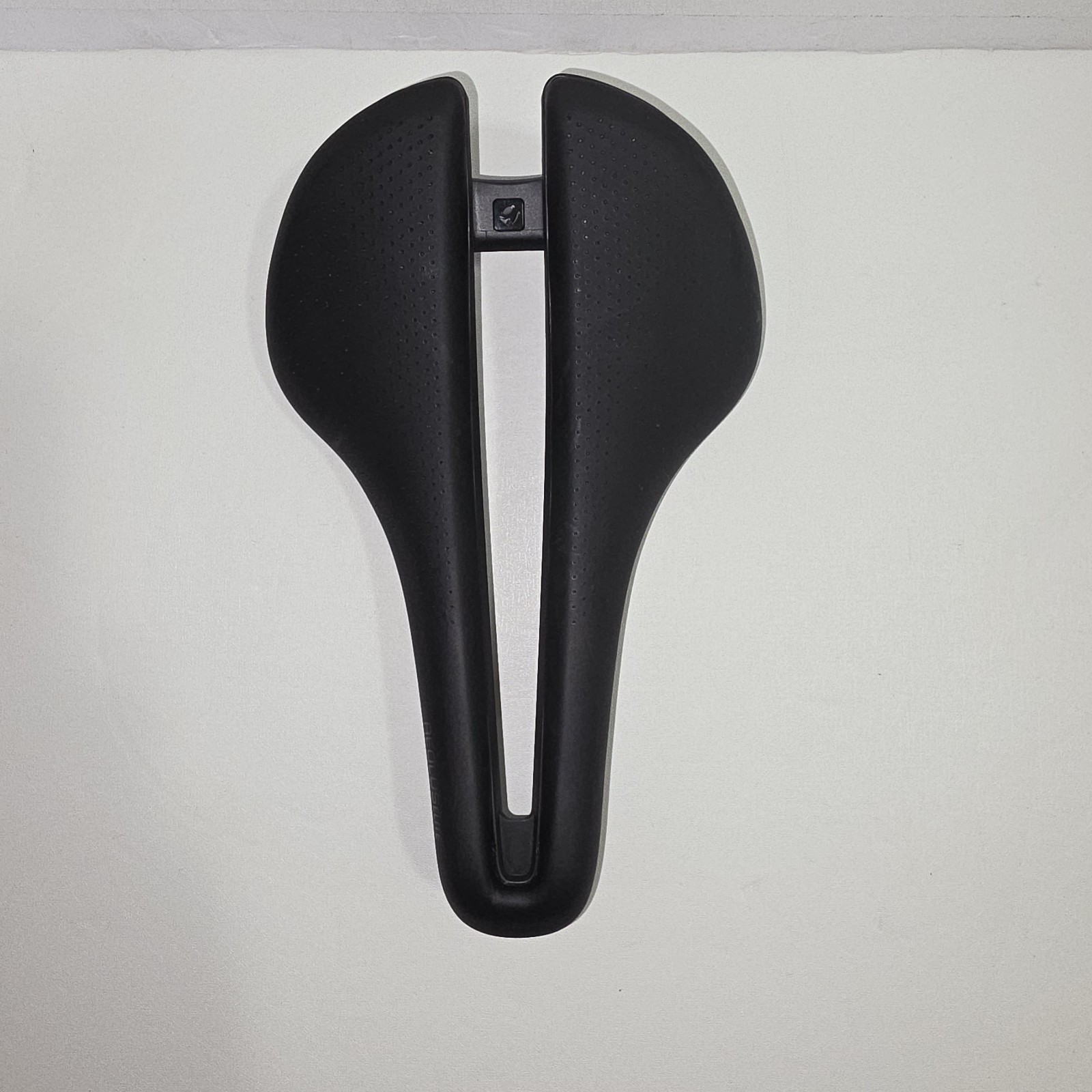 Bontrager Aeolus Elite Bike Saddle, 250mm x 155mm. Good Used Condition