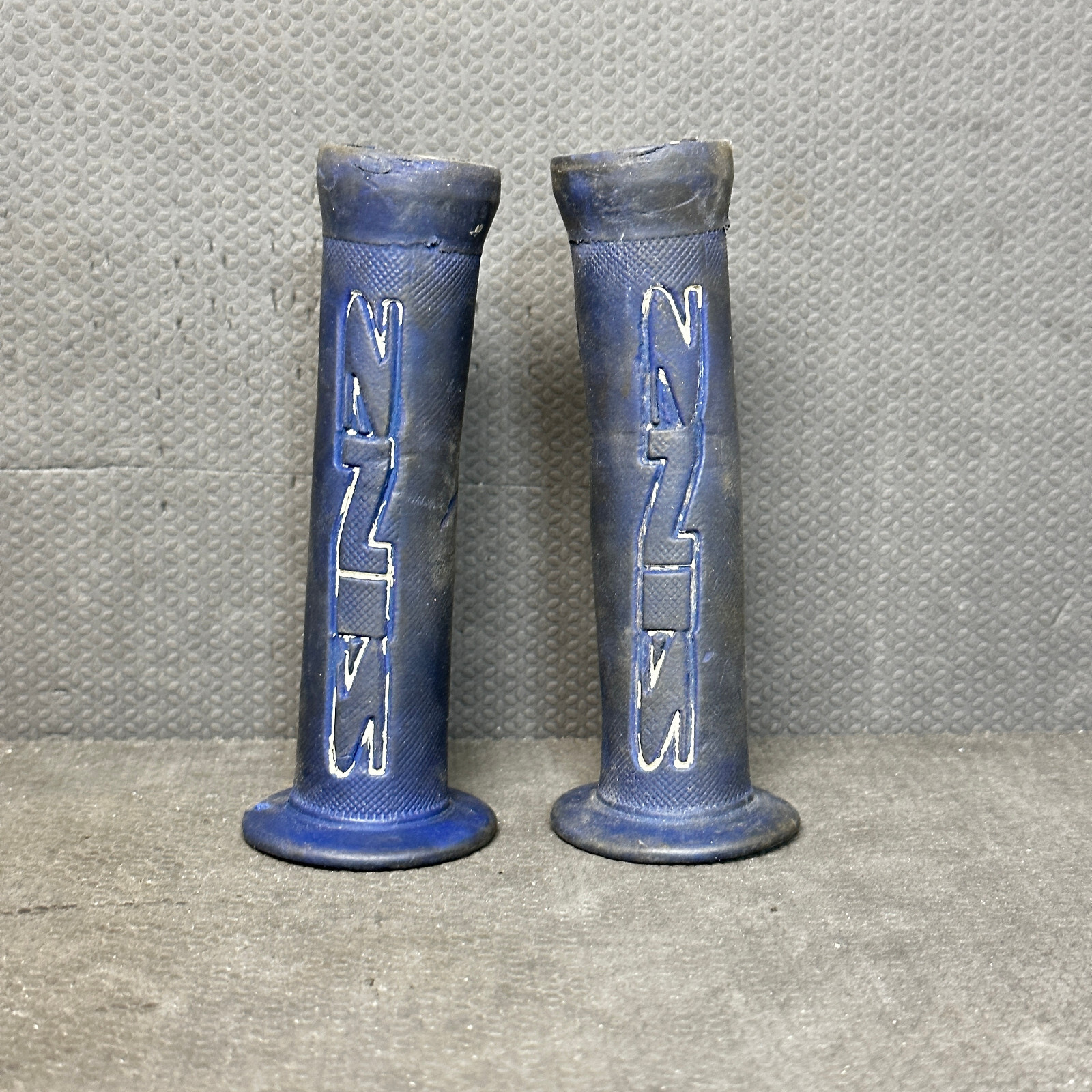 Vintage Sinz BMX Handlebar Grips Blue Slip On 5.25 in Flared Bicycle