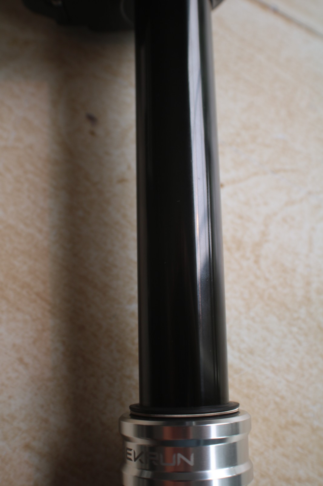 Seekrun S7 – 30.9 – 120mm Wireless Dropper Seatpost -W/Battery -Charger -Remote