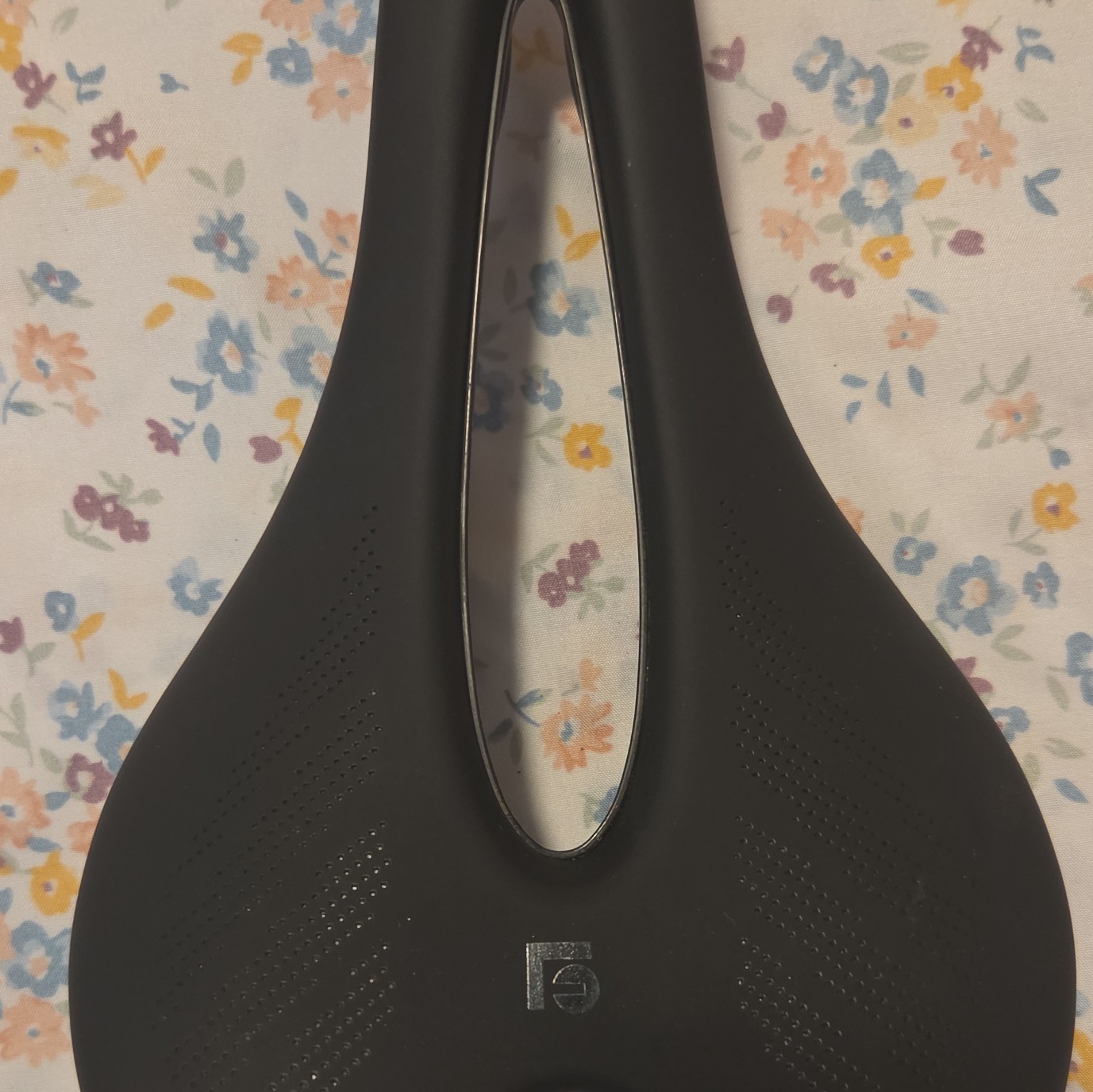 Black Cutaway Road Bike Saddle/Seat w/ Rails Alloy/ Model 150mm