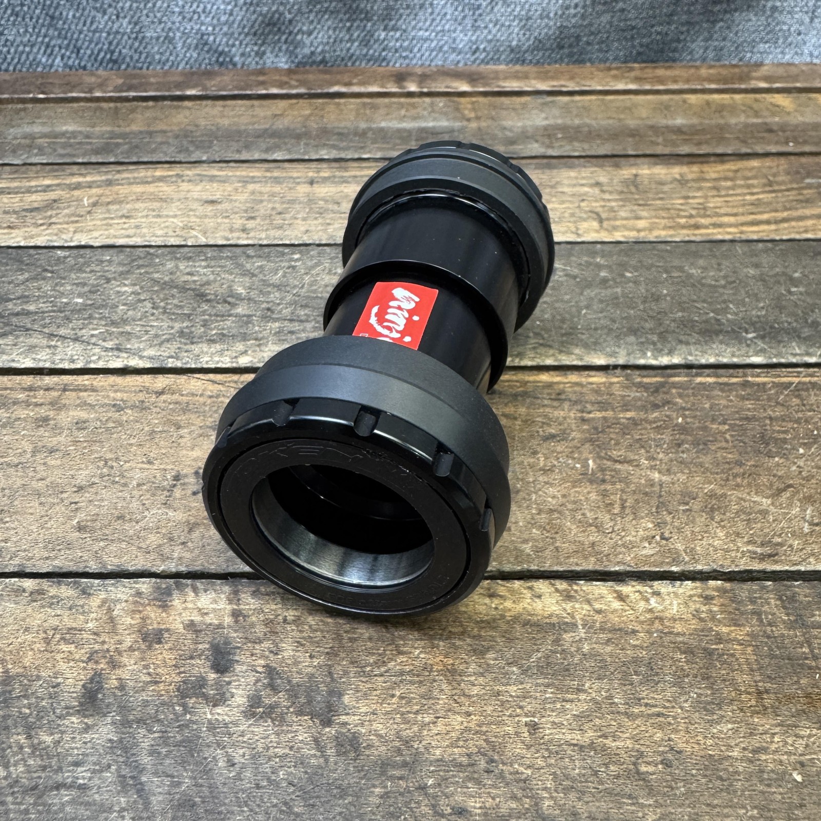 Token BB4629 Ninja DUB Bottom Bracket PF30 Press Fit 29mm Black MTB Bike