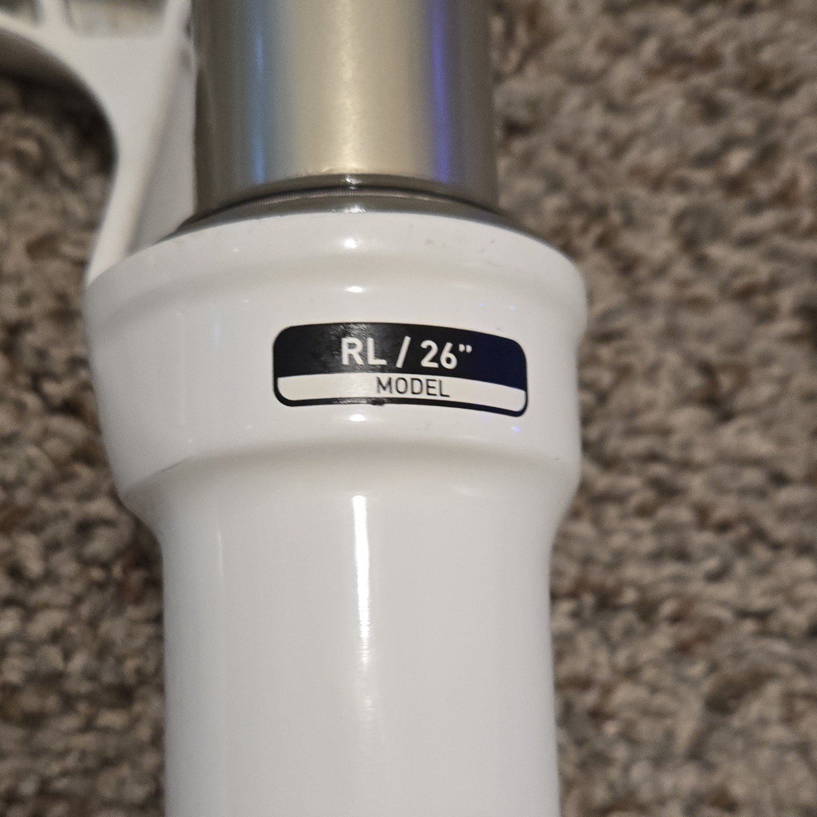 RockShox Sektor RL 26in 150mm Solo Air Lockout Rebound 1 1/8 White
