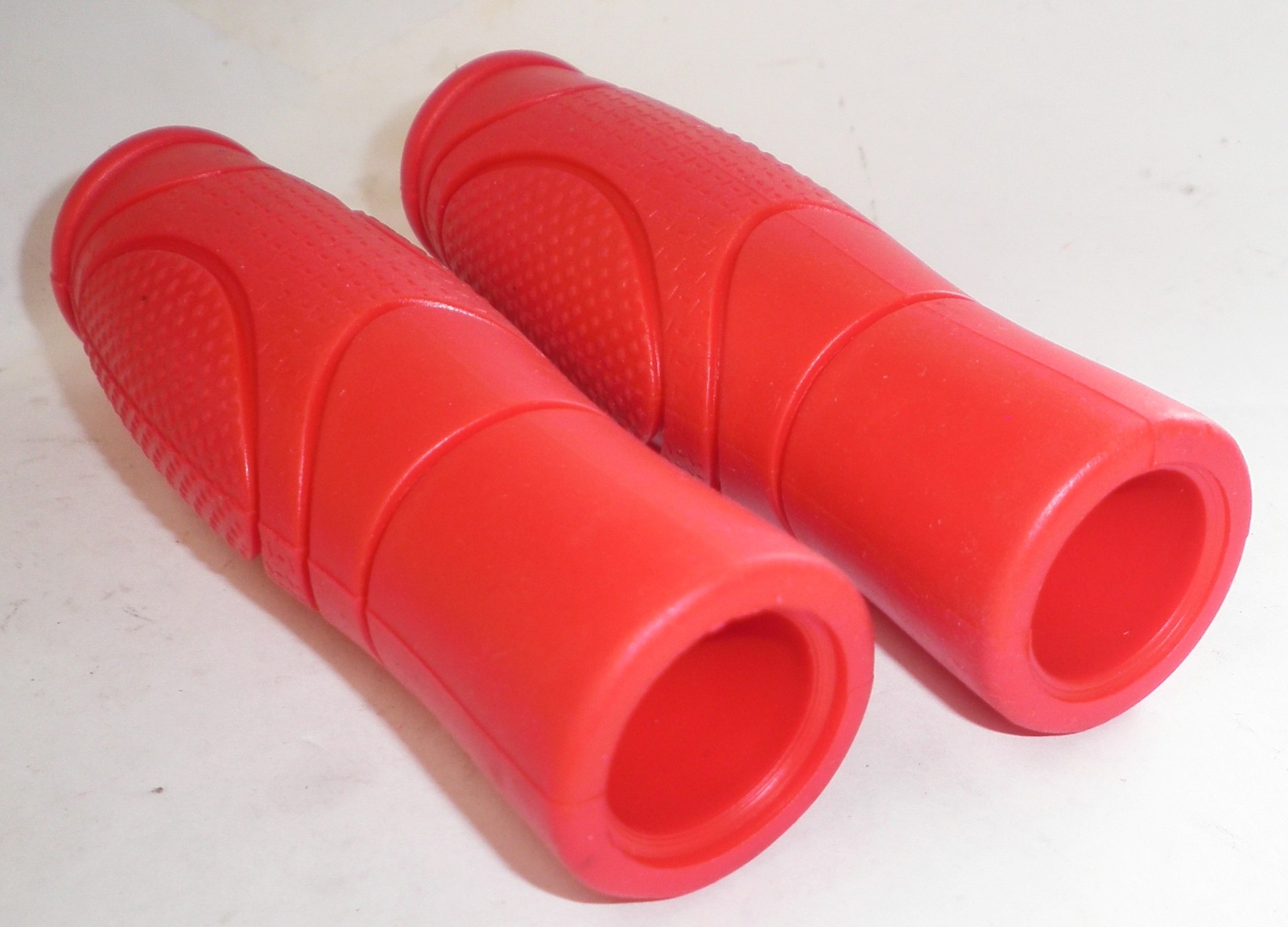 RED RUBBER BICYCLE HANDLEBAR GRIPS BIKE PARTS 336-1