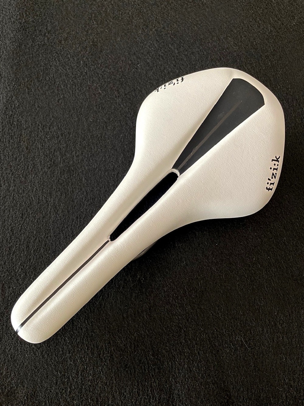 NEW Fizik Antares R3 Open Road Bike Saddle (White 141mm) Regular Kium Rail Seat