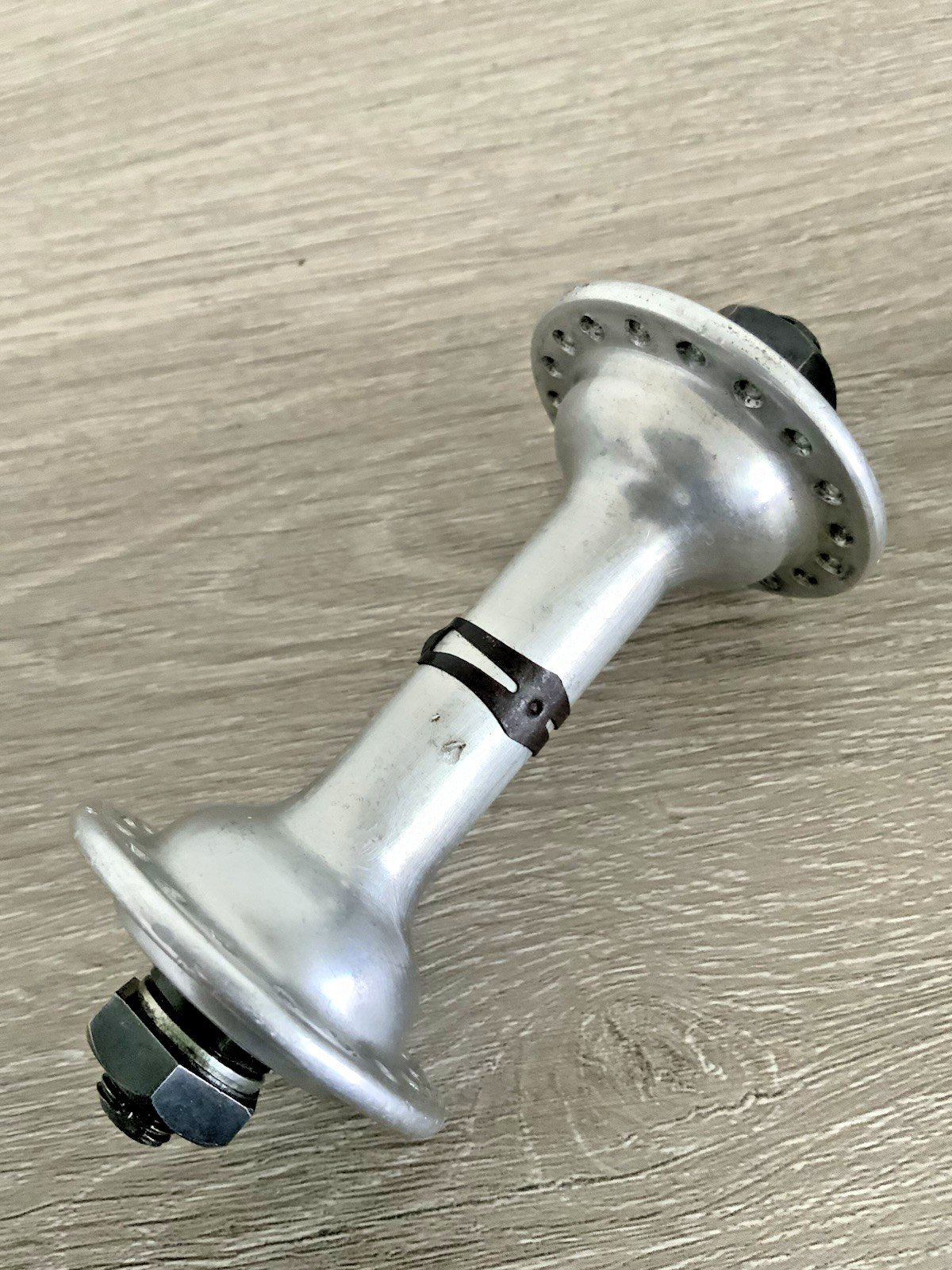 SHIMANO FRONT HUB 36 HOLE 100 MM SPACING WITH GREASE PORT