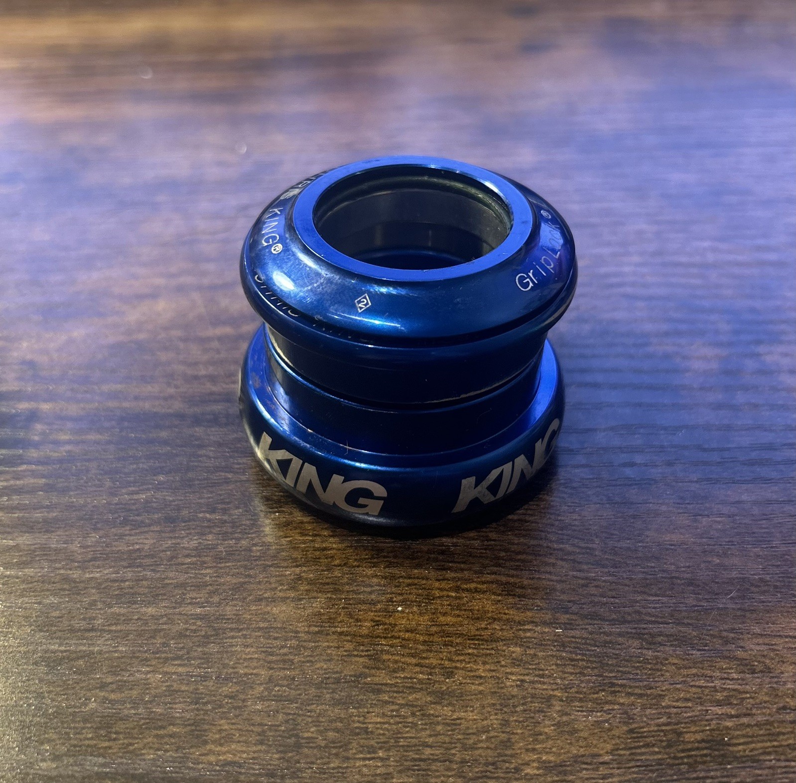 Chris King Inset 8 NoThreadset 1 1/8 to 1 1/4” tapers anodized navy blue headset