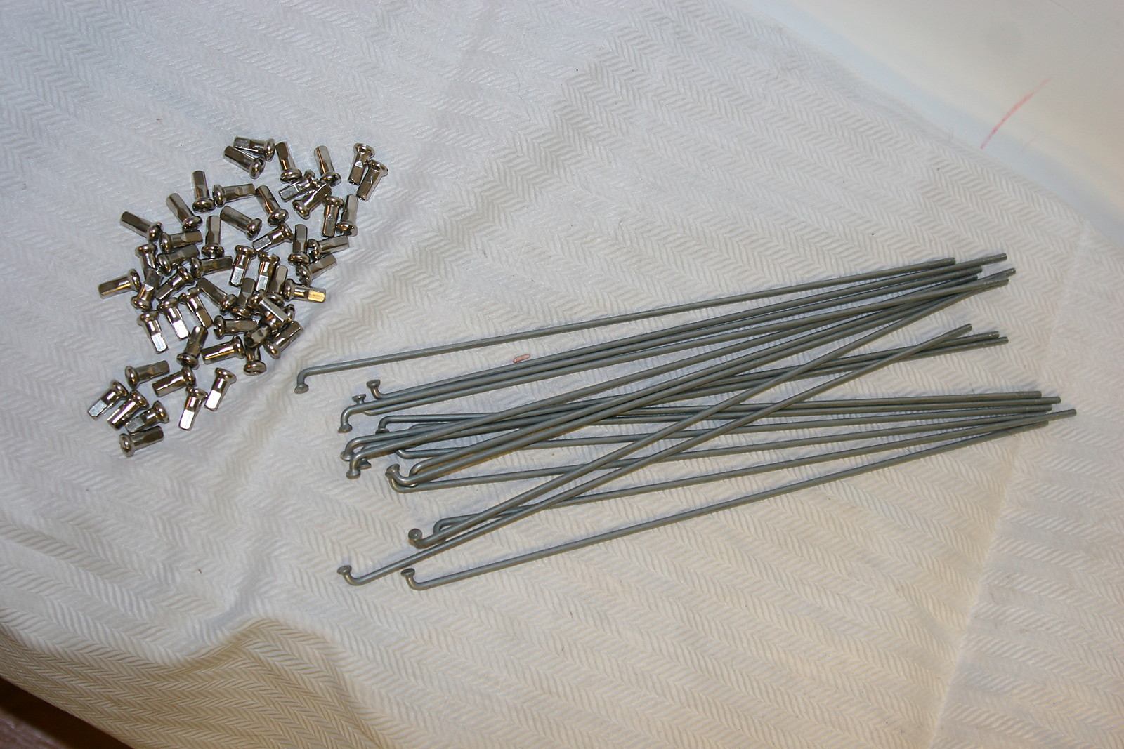 Stainless Steel Bicycle Spokes 292mm x 14ga/2.0mm & Nipples Qty 18 S105