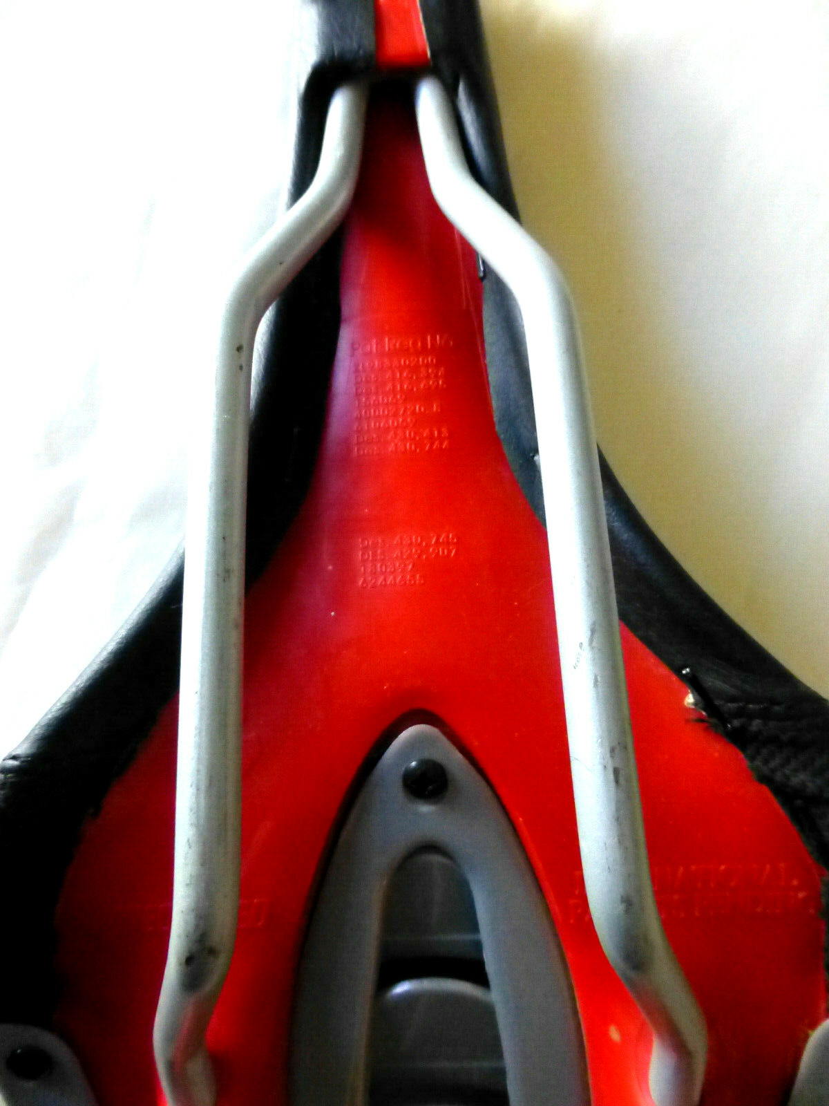 Specialized Body Geometry bicycle Saddle Seat 140mm, 275mm long, 394g / 13.9 oz.