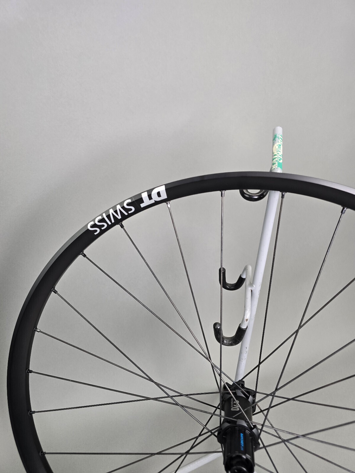 NEW DT Swiss Wheel Hybrid Rear 1900 Shimano 29″ 622 x 30 TC mm Black Rim