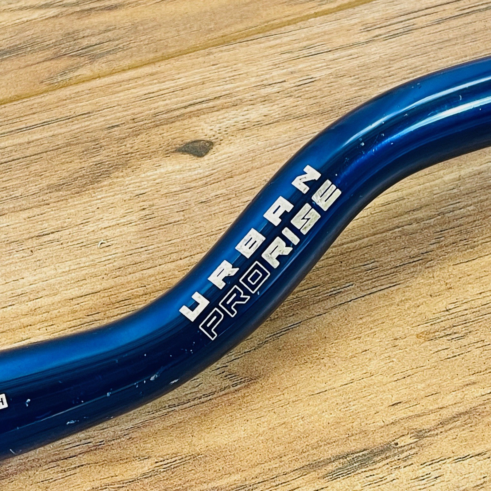 Origin8 Urban Pro Rise Handlebar 560 25.4 Blue Ano 3DV Anodized