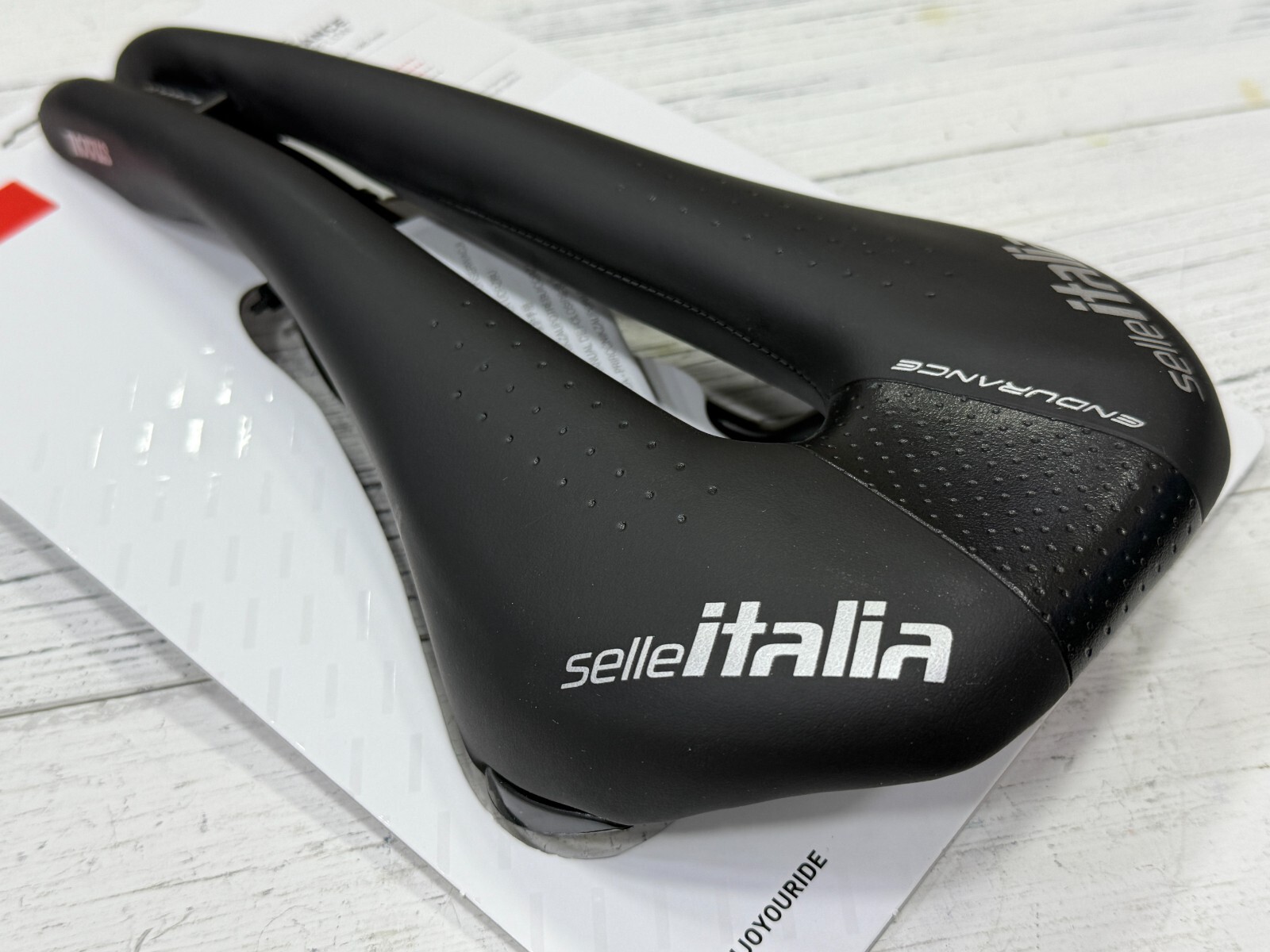 Selle Italia Novus Endurance TM Superflow Manganese Rail L3 149x282mm) Saddle