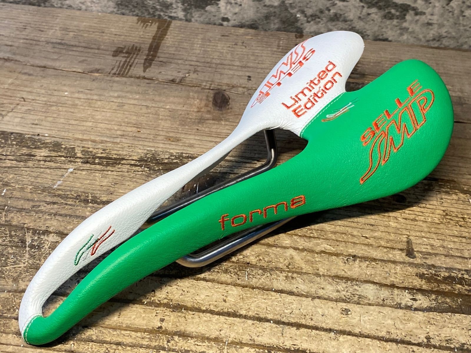 JA508 SELLE SMP forma Limited Edition Saddle White Green inox tube rail