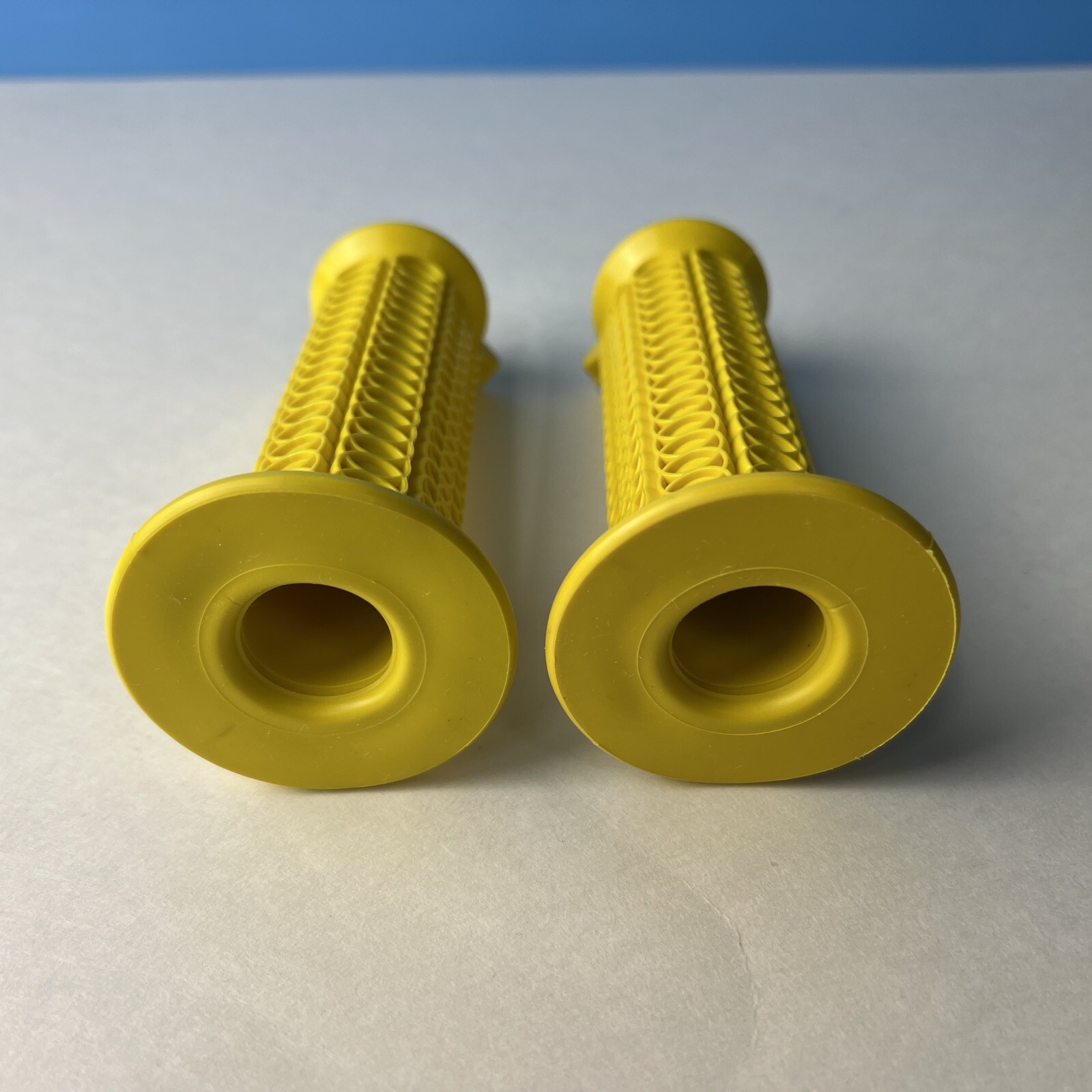 VINTAGE NOS OLD SCHOOL BMX GRIPS WINNERS CIRCLE YELLOW OG 1970S 1980S RACE A33