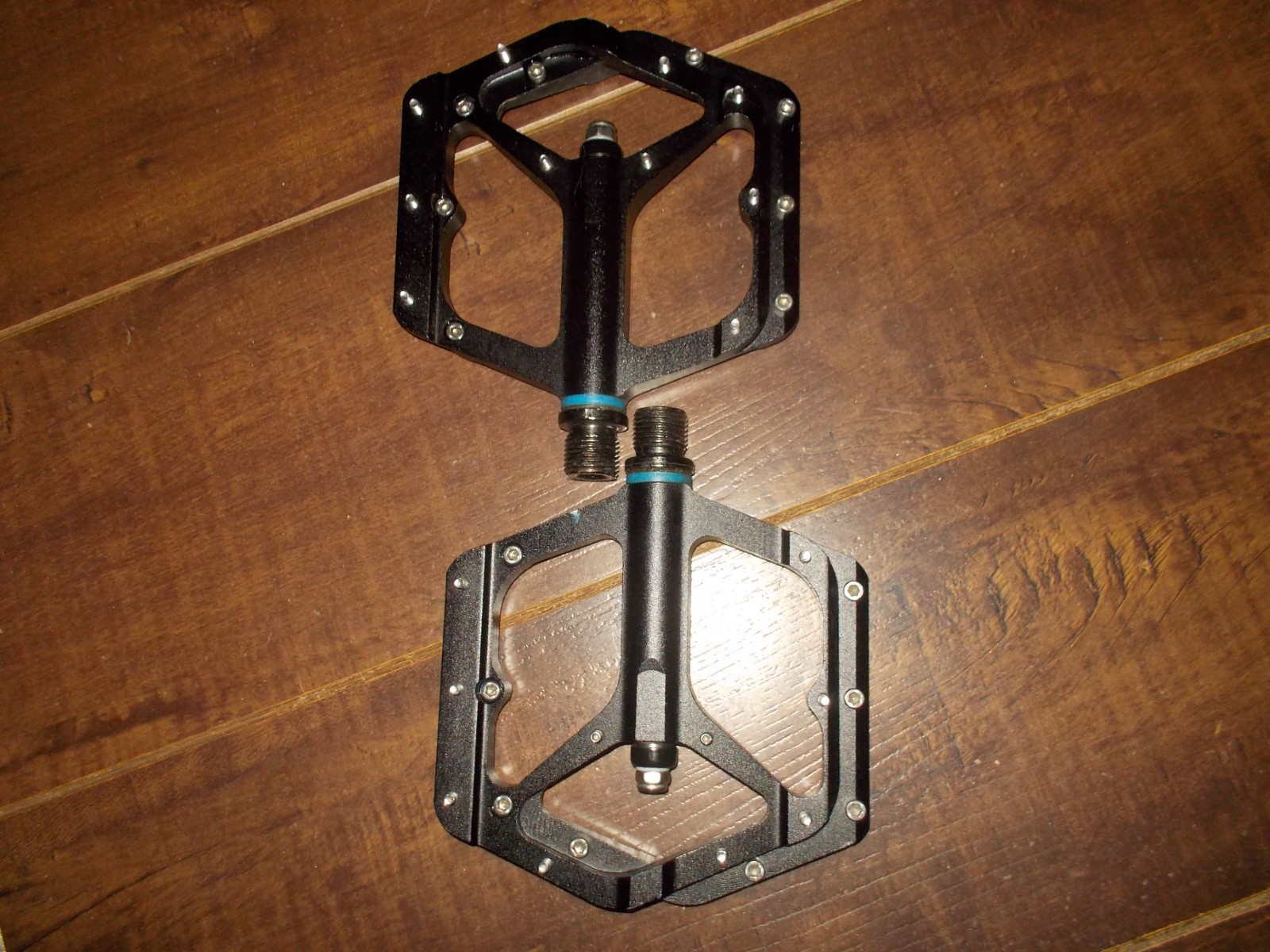 HT style flat pedals 13mm very thin in excellent pre owned condition 10 pins