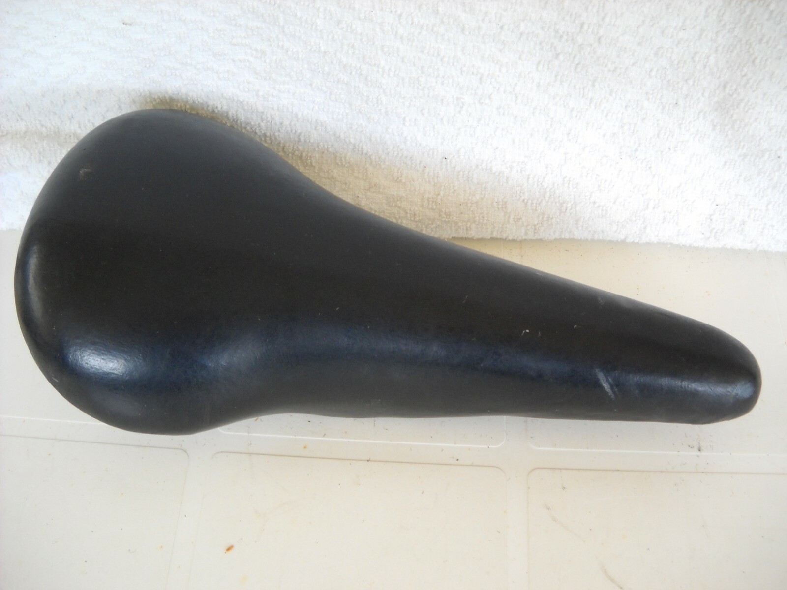 **USED FIXIE/HYBRID/FLATBAR ROAD RACING BIKE SADDLE 27.5cm x 14cm WT 350g**