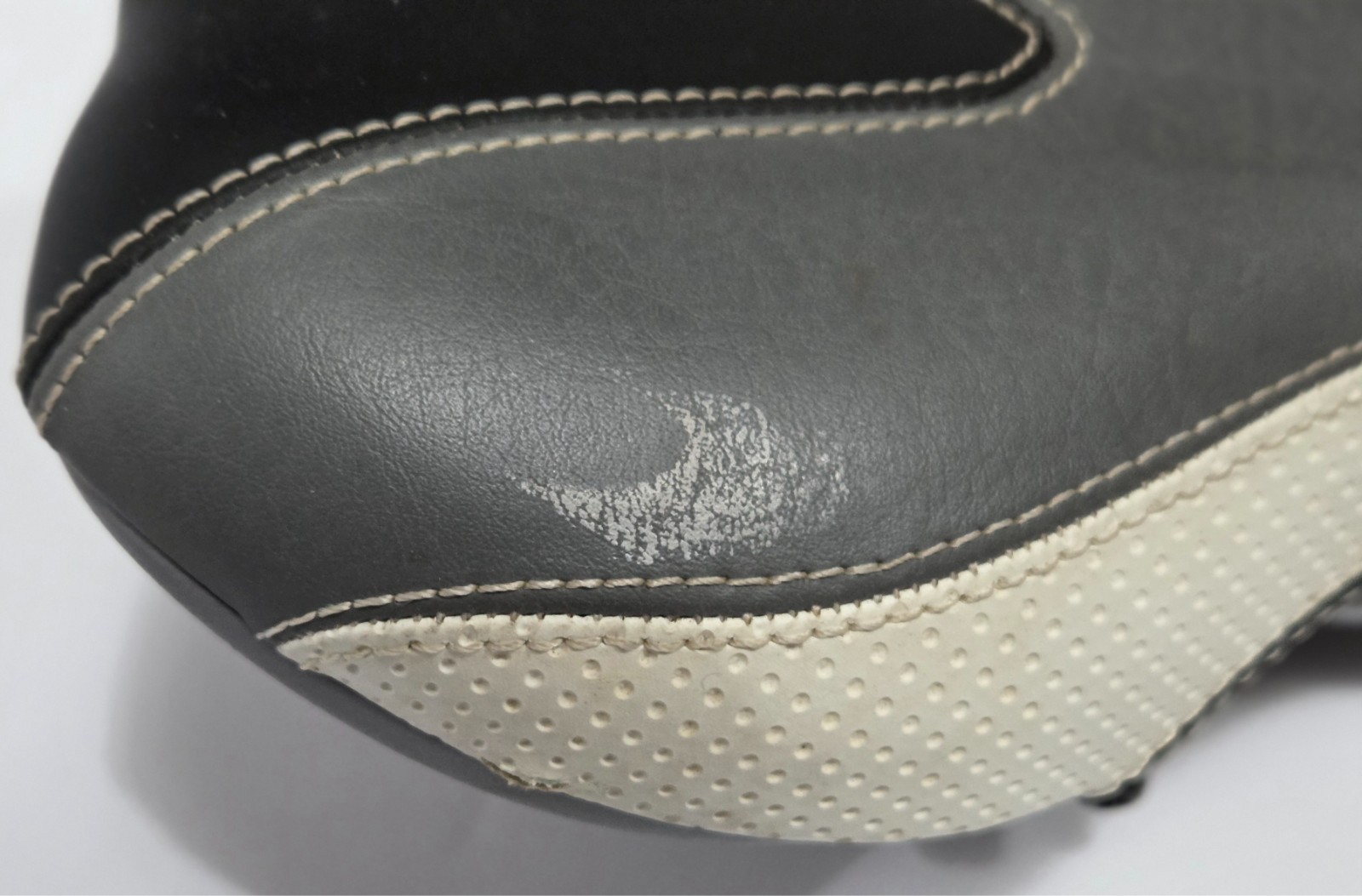 Vintage Fuji Velo Series Bike Bicycle Saddle Seat – grey, white, and black clean