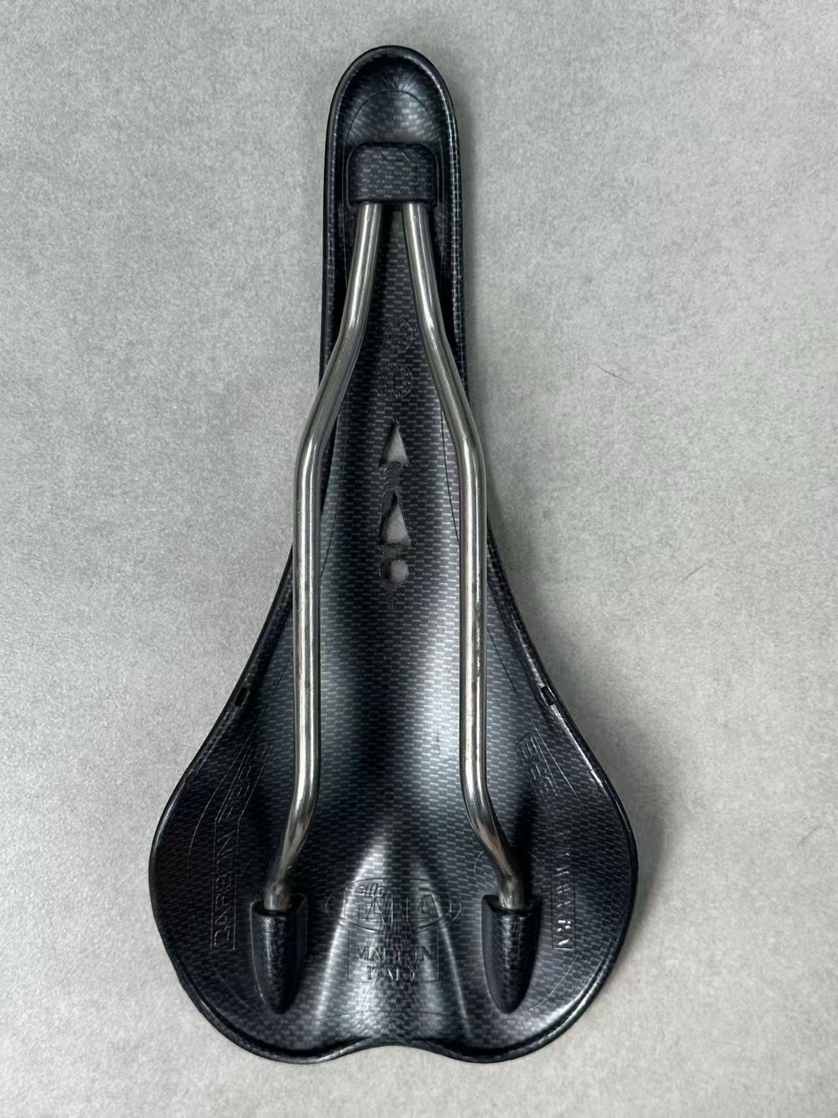 Selle Italia Carbon Fiber Road Bike Saddle Titanium Rails 125g Carbonio