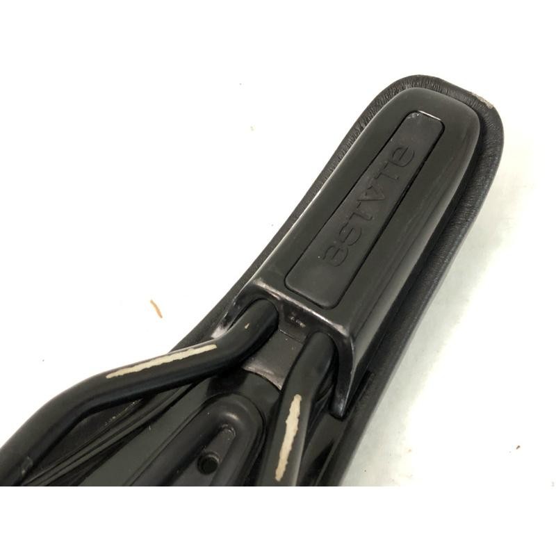ASTUTE MISS LINE SADDLE Saddle