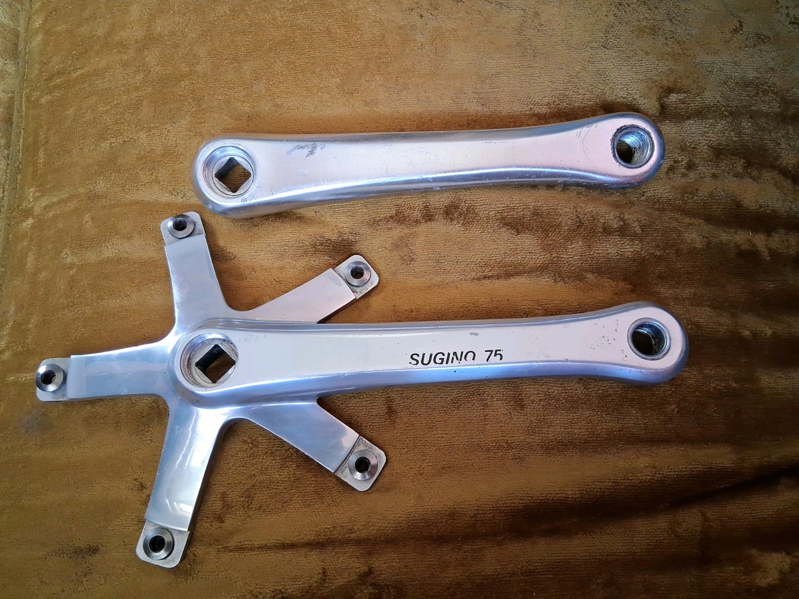 Sugino 75 NJS track crankset 175 NOT MATCHING