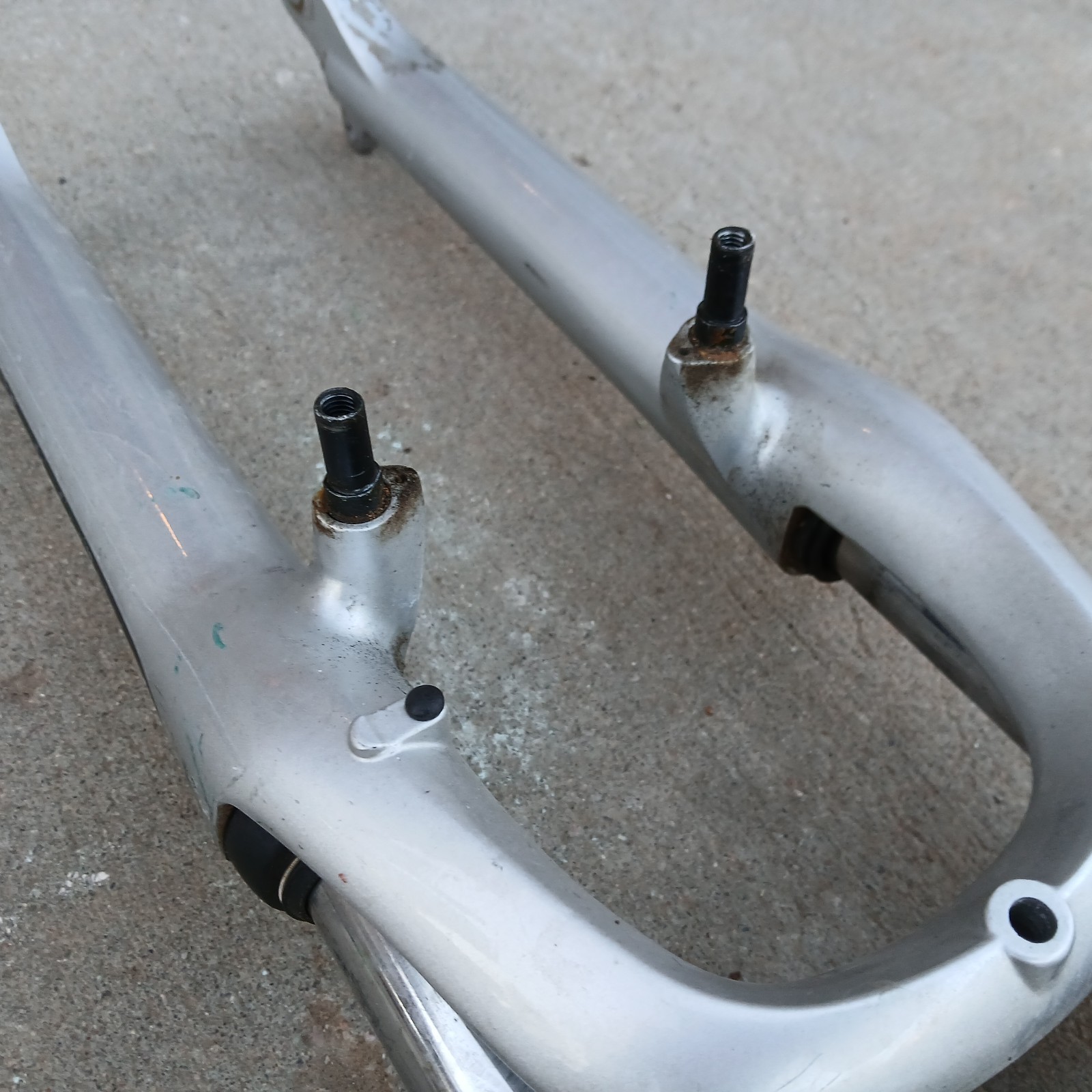 SR Suntour Suspension Fork 24.5” SF11-XCT-JR-24 from a Specialized Hotrock