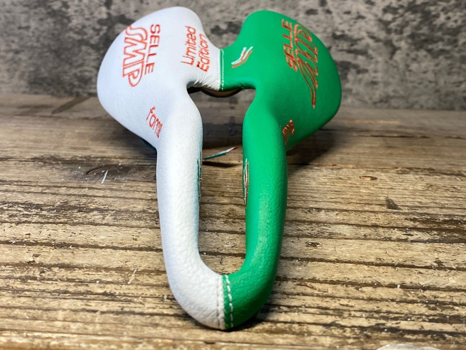 JA508 SELLE SMP forma Limited Edition Saddle White Green inox tube rail