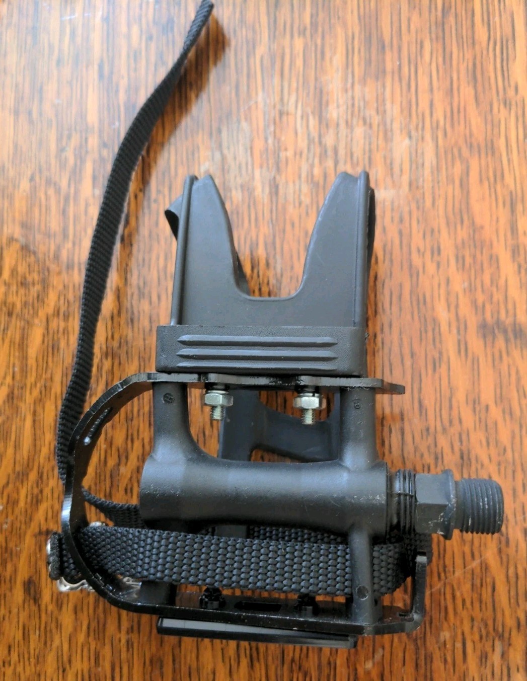 New Wellgo Bicycle Bike Pedals R125 w/ Clips and Straps MT-13 Left and Right