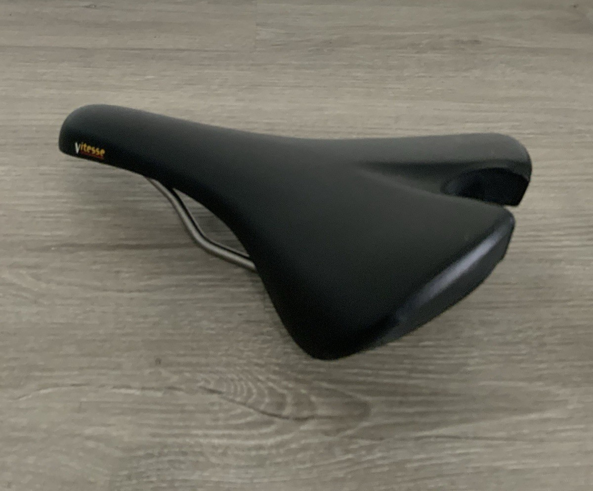 FIZIK VITESSE ROAD BIKE SADDLE 264 GRAMS 150 MM X 280 MM DISPLAY ONLY TITANIUM