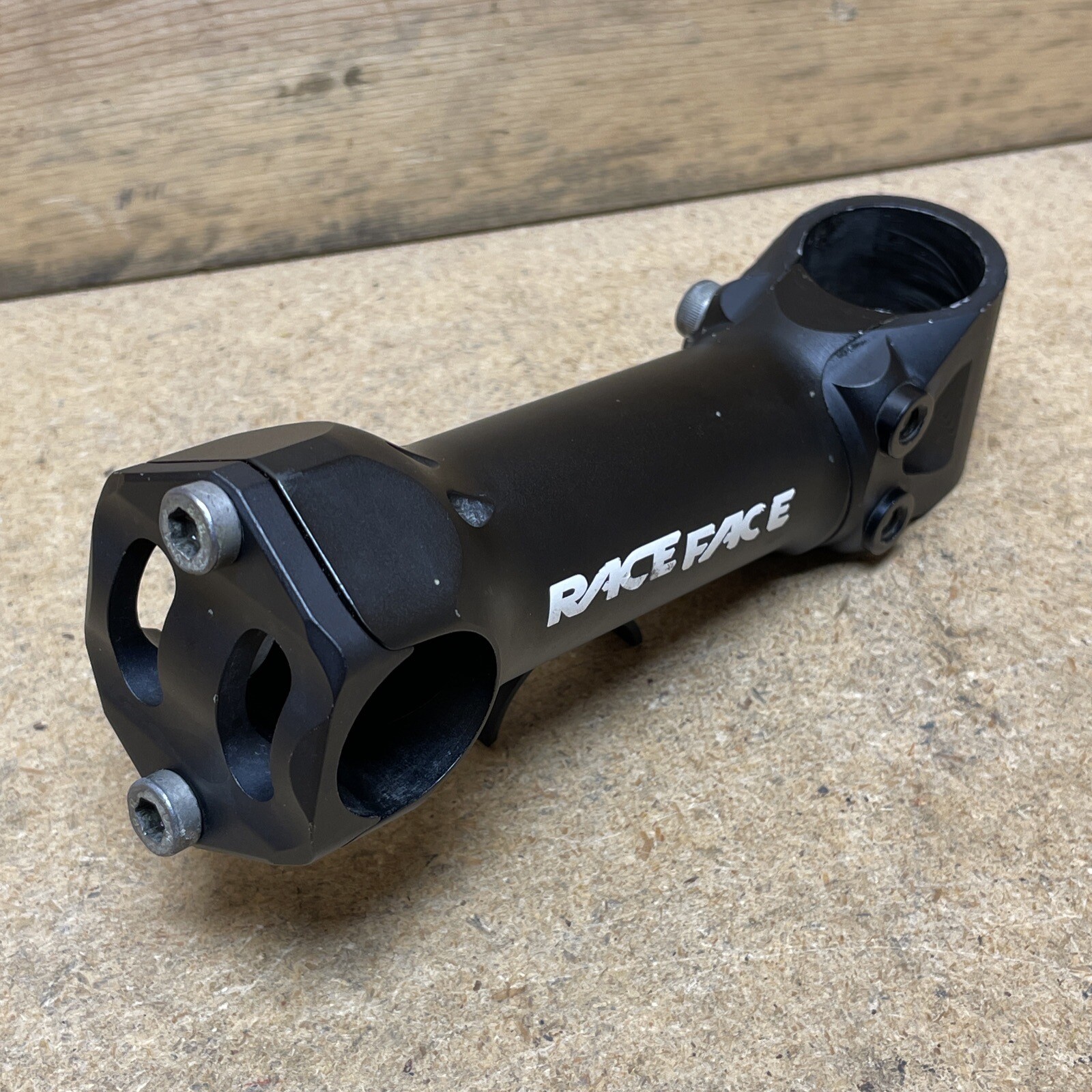 Race Face System ATB Stem 25.4mm Clamp, 125mm Length, 12° Rise, 1-1/8″ Steer