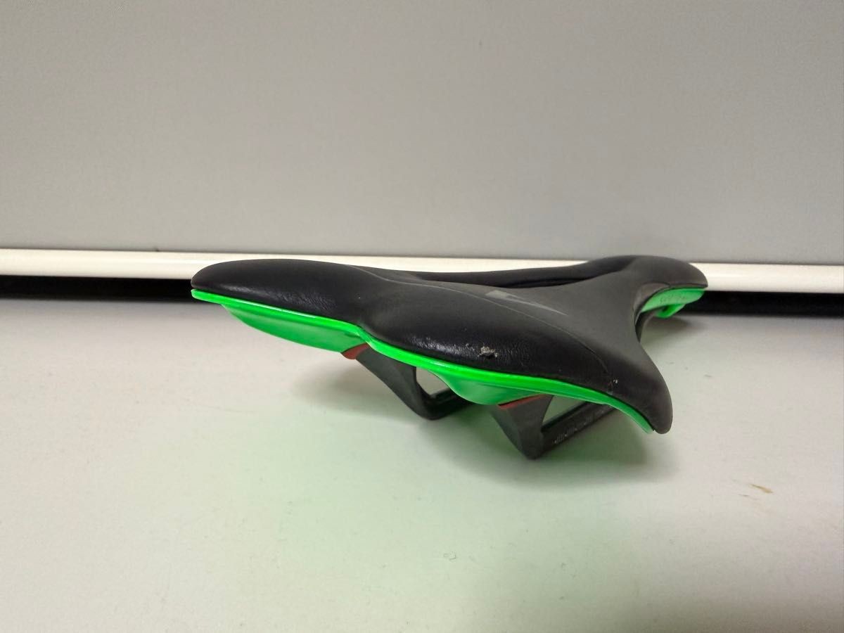 Astute SKYLITE Road Bike Saddle Carbon Rail ASTUTE