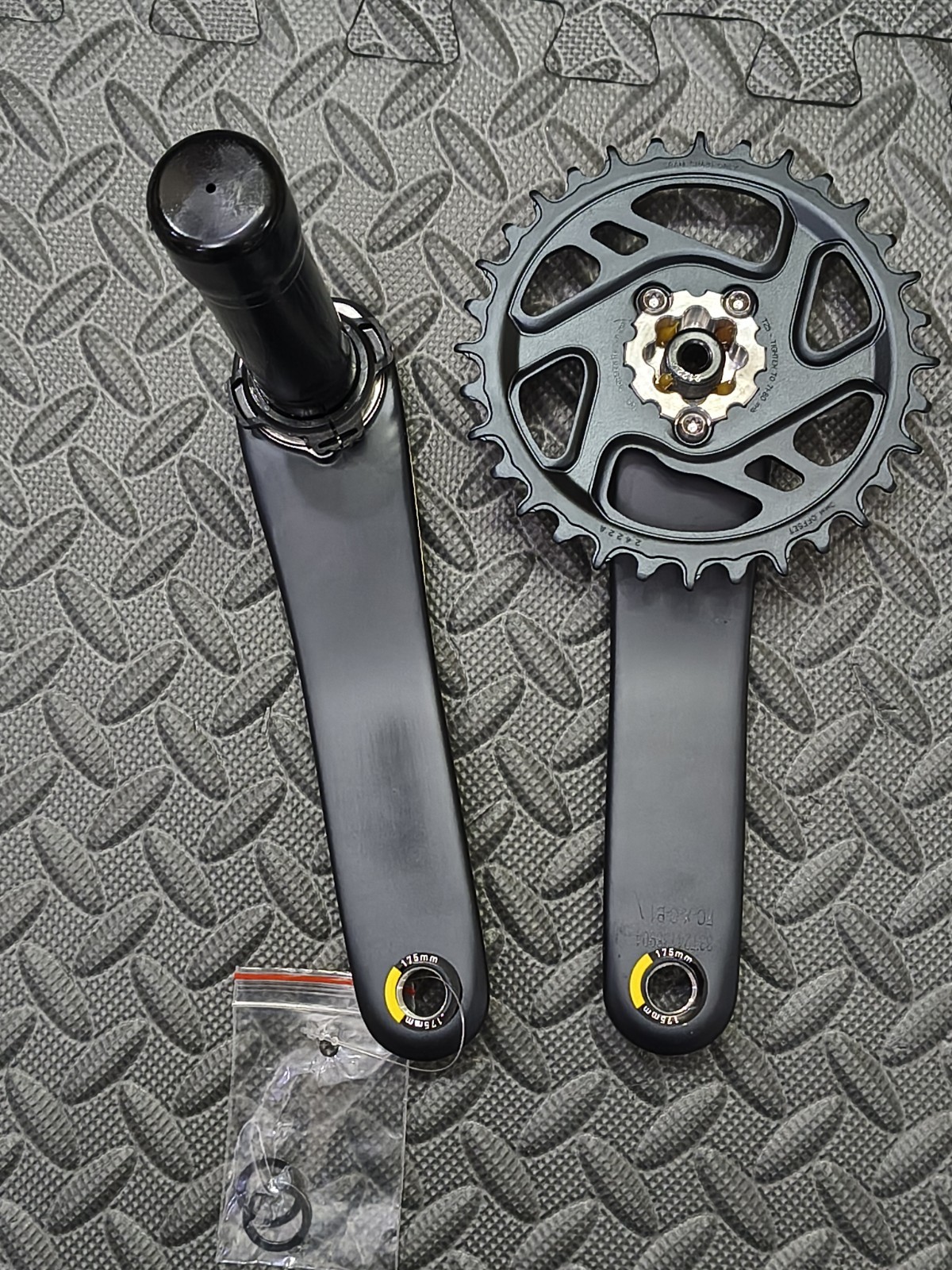 SRAM X1 Eagle DUB Carbon Crankset 175mm 32T 3mm Boost 12-Speed