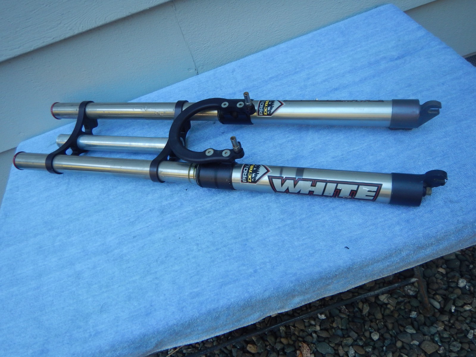 White Brothers DC118 DH Pro Fork 9.5″ Steerer 1-1/8″ Shocks Mountain Bike 26″
