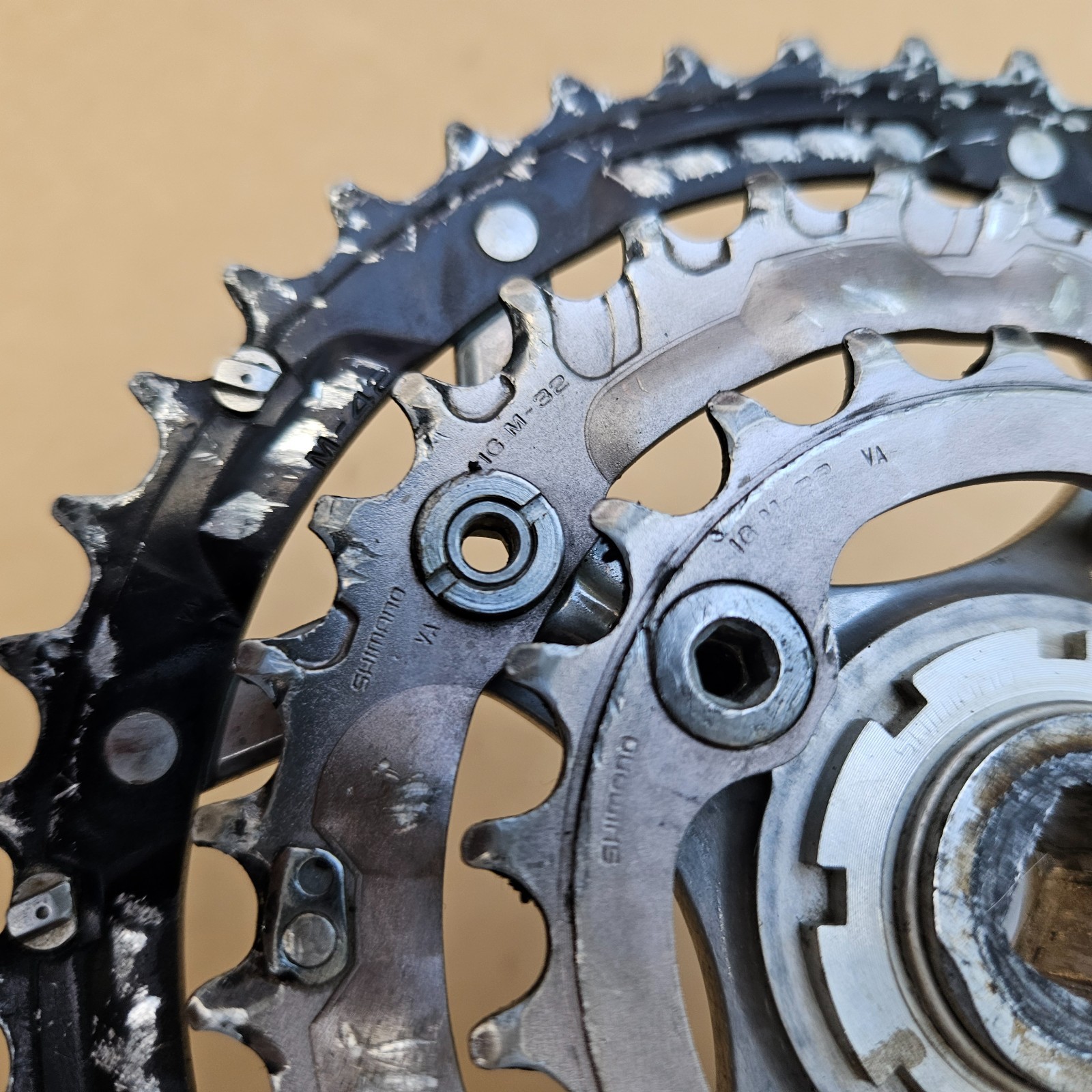 Shimano Deore LX 175mm Triple Crankset FC-M569 44/32/22 Square Taper 104/64 BCD
