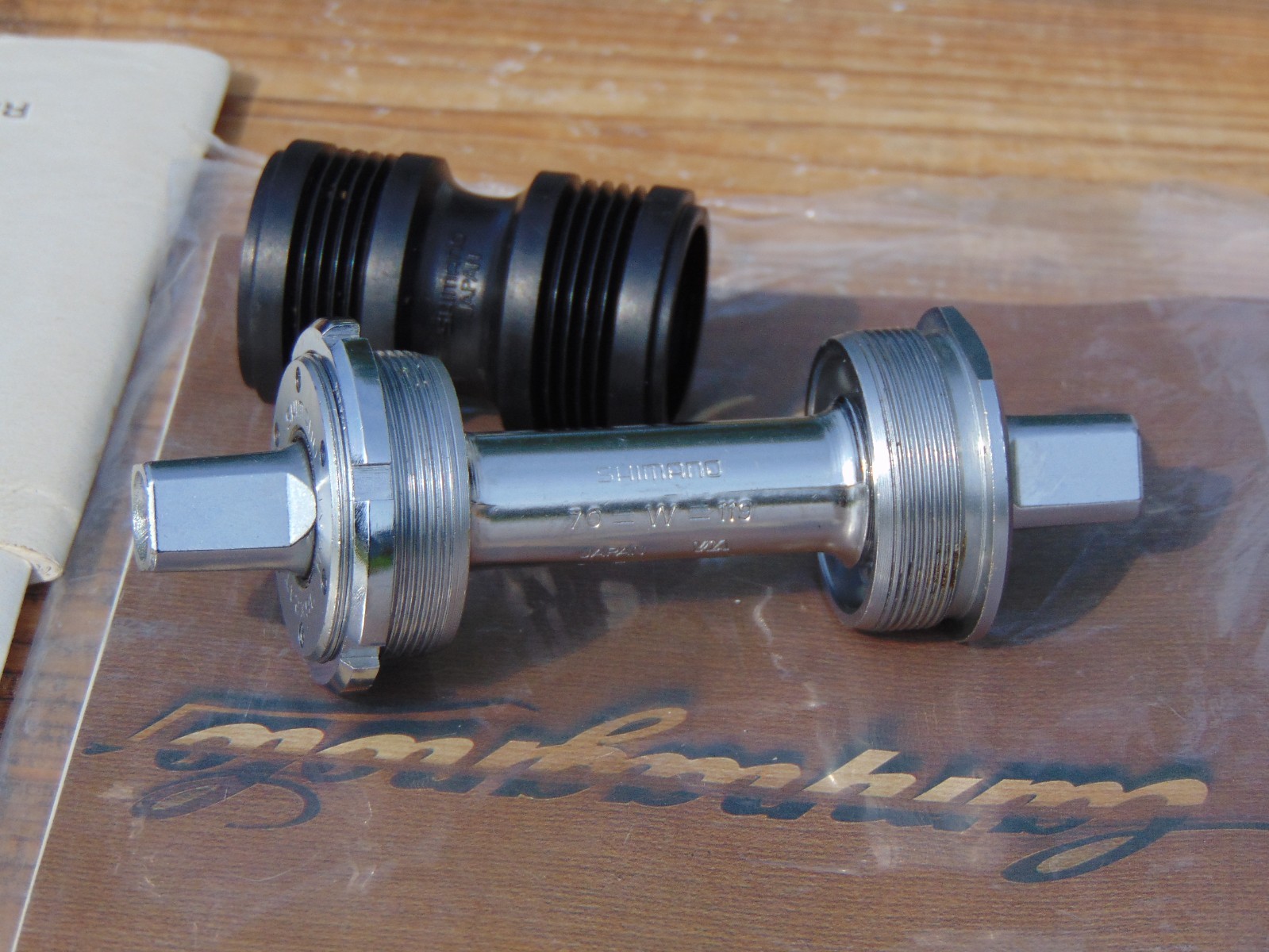 Shimano 600 Italian Thread Bottom Bracket 70-119mm