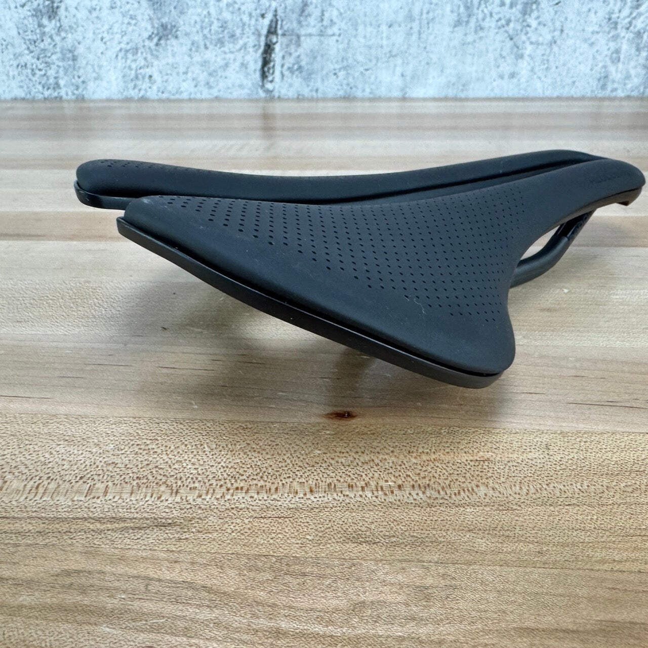 New Takeoff! Bontrager Aeolus Pro 7x10mm Carbon Rails 155mm Saddle MSRP $260