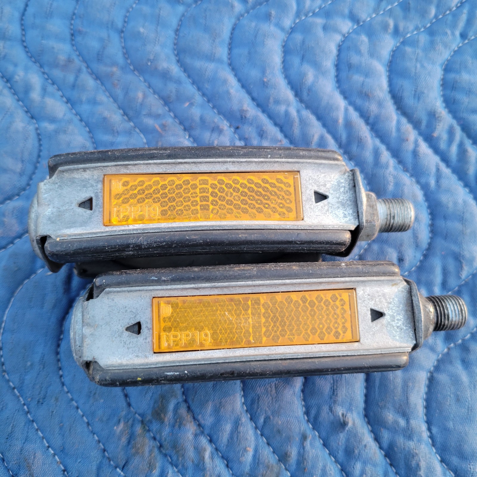 Vintage Schwinn Bow Pedals Approved 1/2 in Block Reflector Triangle 70s U30