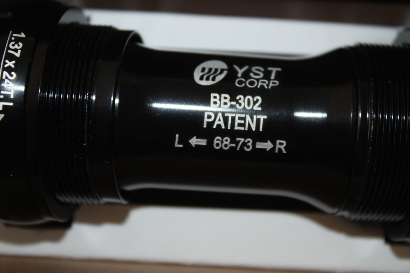 YST External Threaded Bottom Bracket Black 68-73mm Fits Shimano Free USA Shipper