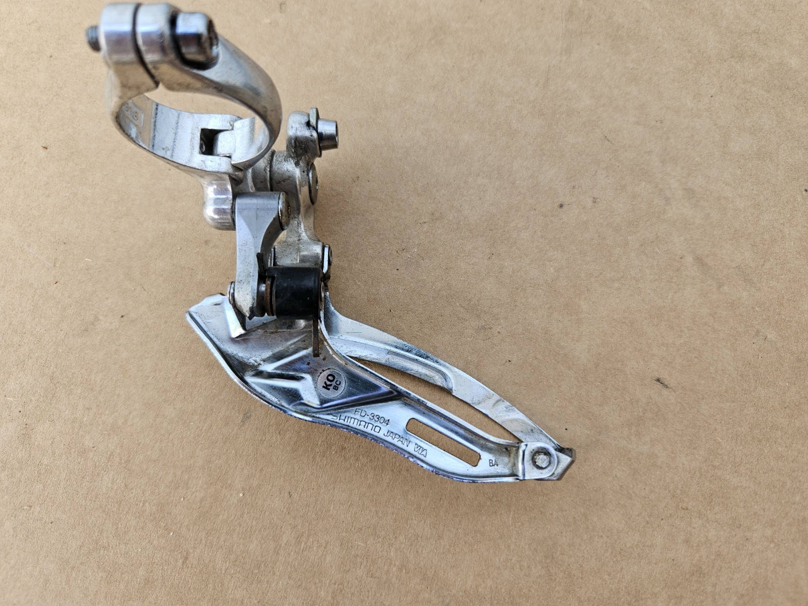 BROKEN Shimano Sora Front Triple Derailleur 31.8mm Clamp Bottom Pull FD-3304