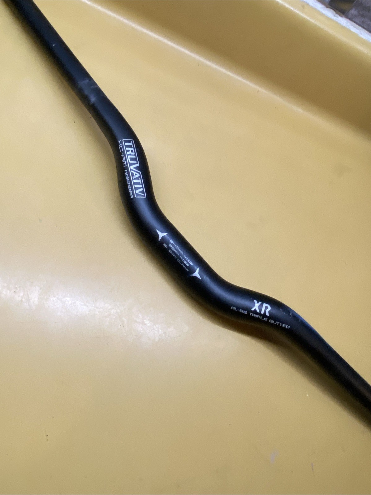 Black Truvativ XC-AM AL-66 XR 31.8 x 640mm X 35mm Riser Handlebar