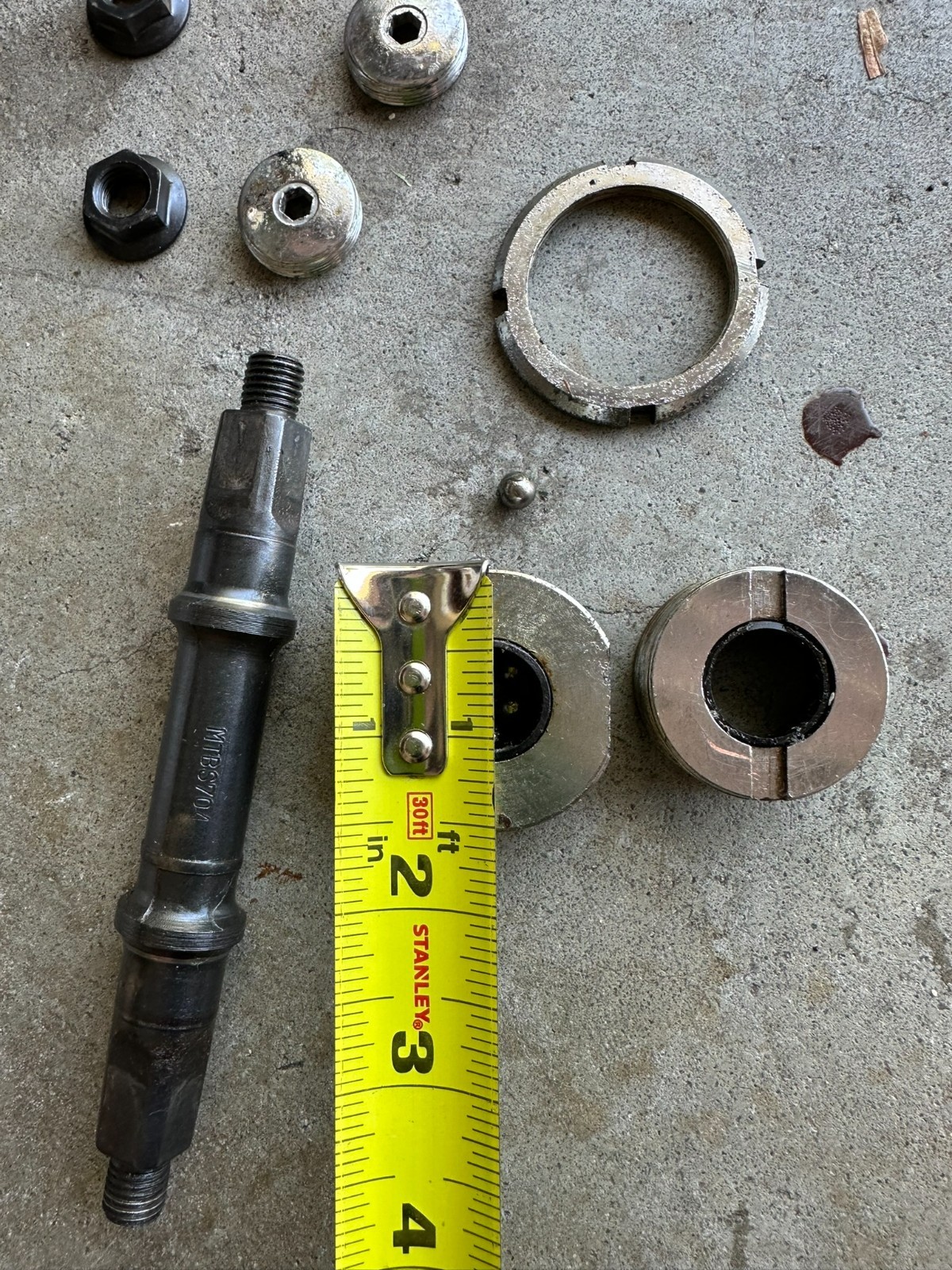 Vintage Road Bike Bottom Bracket Set Used MTBS704 Bo 3P