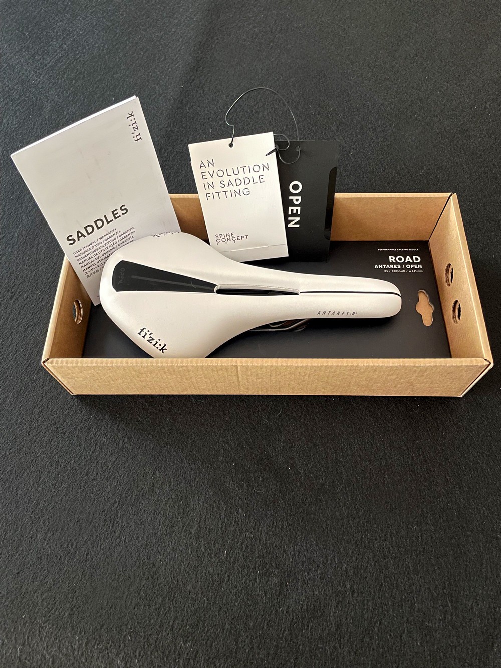 NEW Fizik Antares R3 Open Road Bike Saddle (White 141mm) Regular Kium Rail Seat