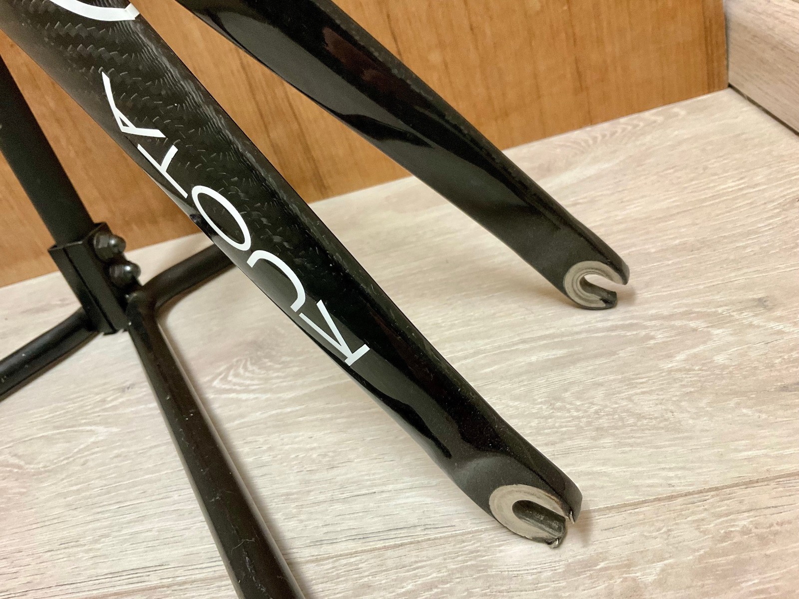 Nice Kuota Pure Carbon Fork / Forks 1 1/8″ 700c Low Miles 365gr. steerer 211mm