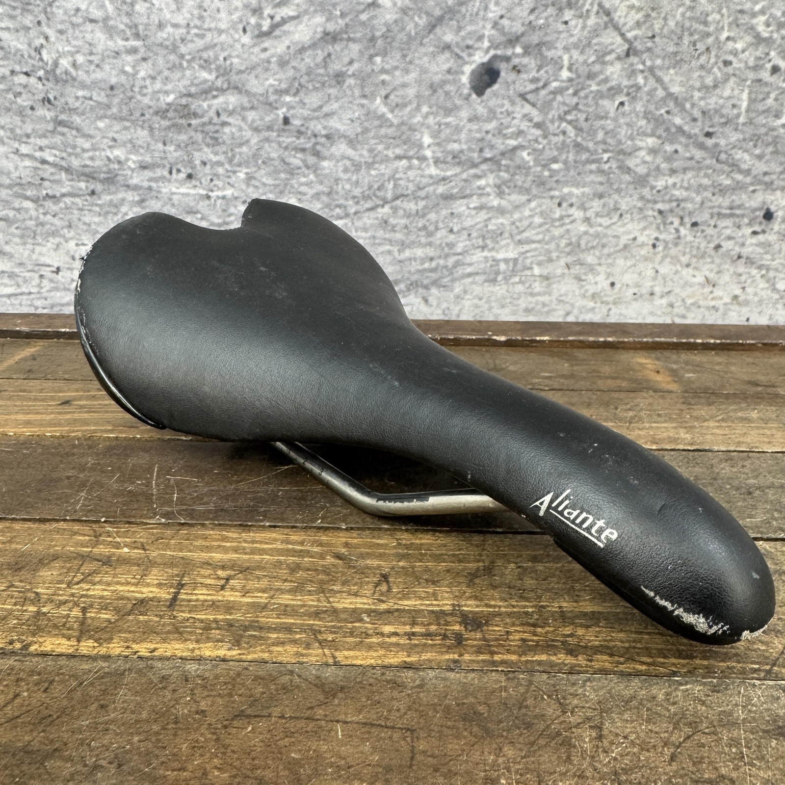 Fi’zi:k Aliante Bicycle Saddle Seat Carbon Titanium Road Bike Italy Black 230g T