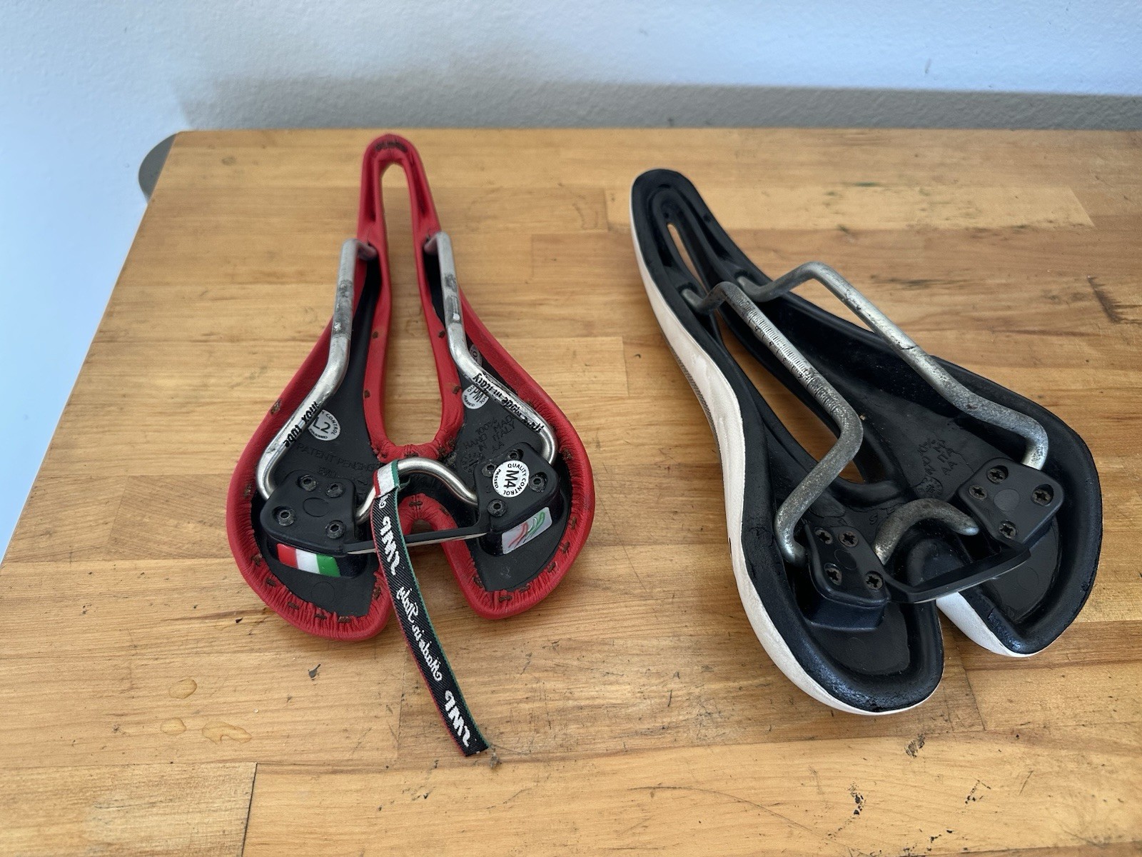 Selle SMP Glider & Extra Cutaway Road Bike Saddles Red/White Lot of 2