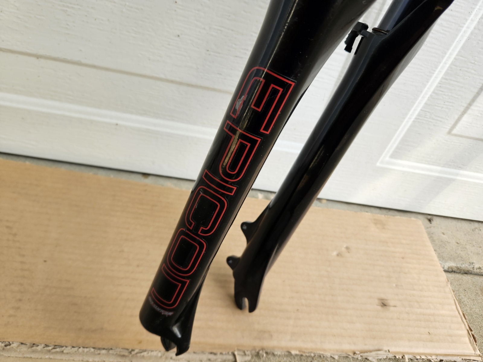 26″ Suntour Epicon 1-1/8″ Threadless Air Suspension Fork Magnesium Black